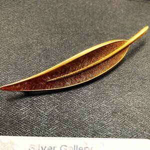 Shimmering vintage leaf brooch in 14k gold
